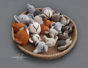 Babyprodukte mit gehäkeltem Anhänger