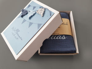 Personalisierte Baby Geschenkbox Blau - Hochwertige Geschenkidee für Neugeborene