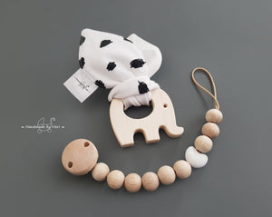 Schnullerkette und Greifling mit Knisterohren - Babygeschenk ohne Namen in schwarz weiß
