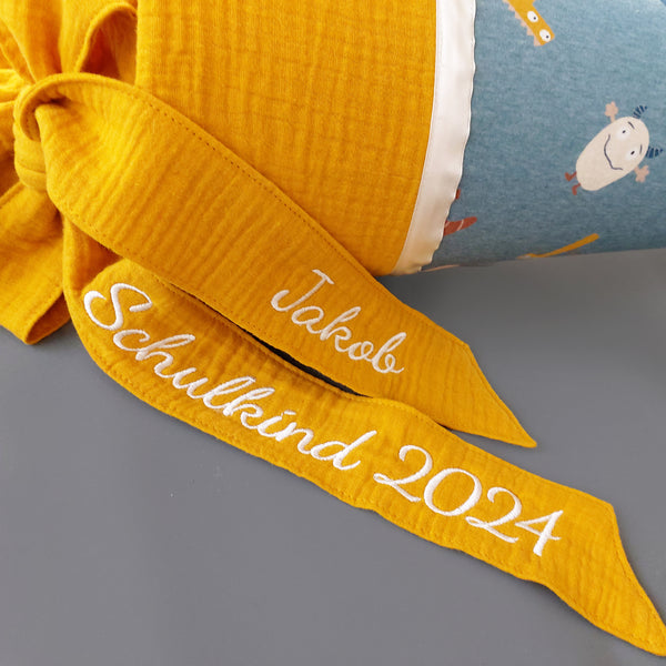 Personalisierte Schultüte - Buchstaben Muster in senf/blau