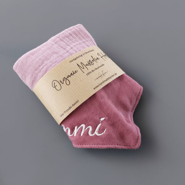 Dreieckstücher für Babys - Dreiecktuch aus Musselin mit Namen bestickt, altrosa und deco rose (bordeaux)