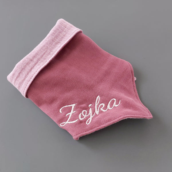 Dreieckstücher für Babys - Dreiecktuch aus Musselin mit Namen bestickt, altrosa und deco rose (bordeaux)