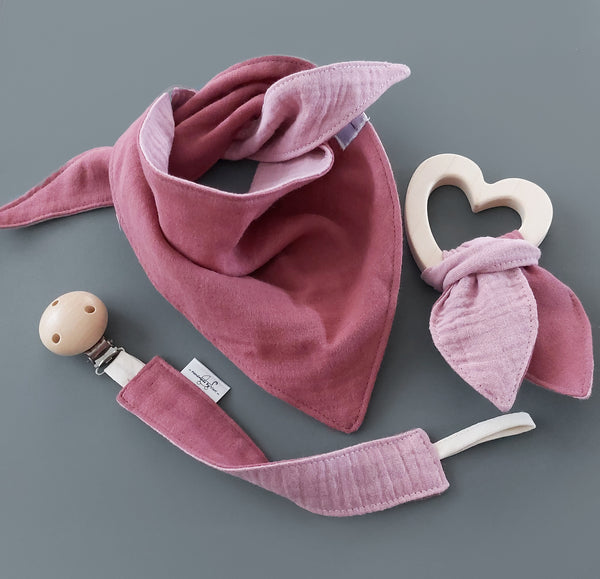 Baby Geschenkset 5-teilig - Halstuch, Greifling mit Knistertuch, Musselintuch, Schnullerkette und Babykarte, altrosa/deco rose