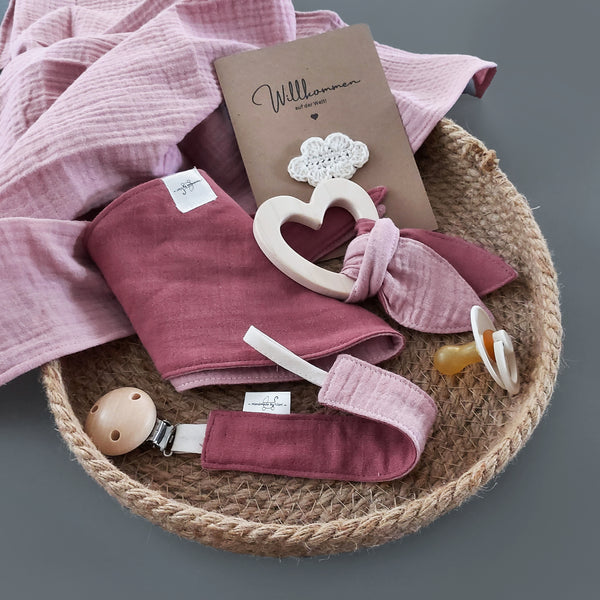 Baby Geschenkset 5-teilig - Halstuch, Greifling mit Knistertuch, Musselintuch, Schnullerkette und Babykarte, altrosa/deco rose