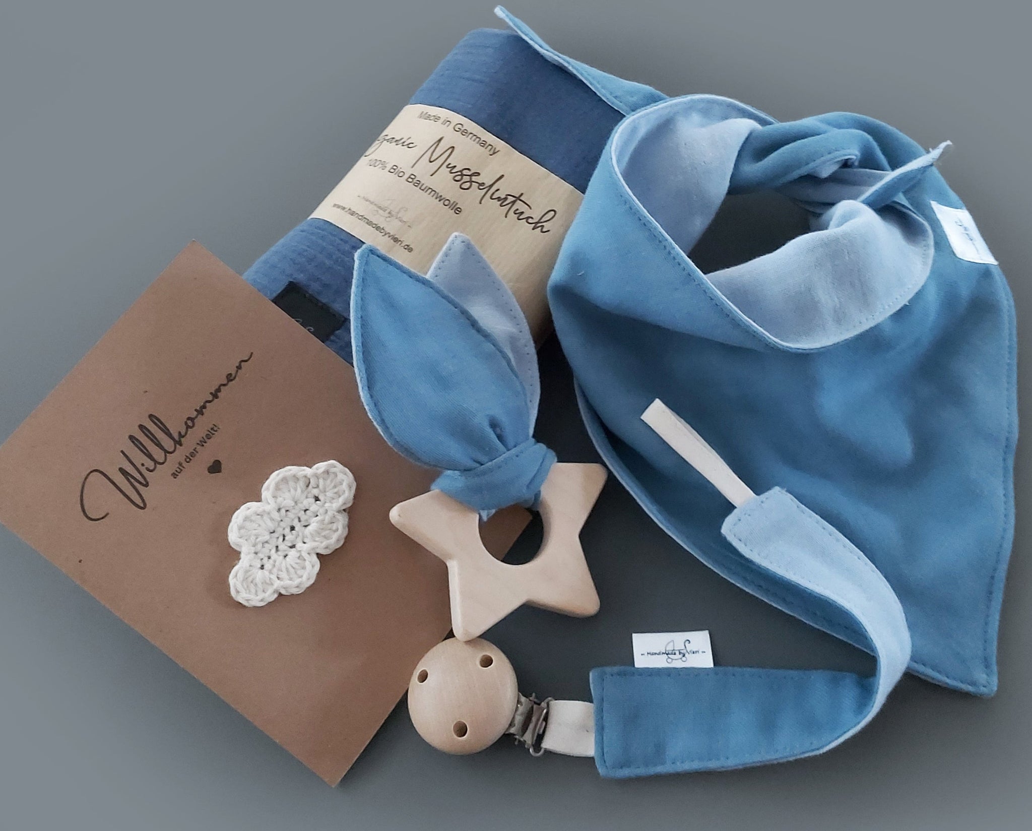 Baby Geschenkset für Mädchen 5-teilig: Halstuch, Greifling mit Knistertuch, Musselintuch, Schnullerkette und Babykarte, Geschenk zur Geburt, personalisiertes Geschenk, blue shadow/babyblau