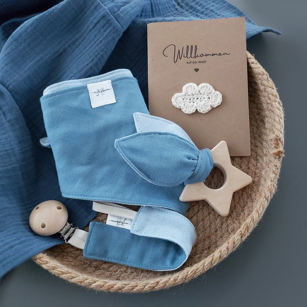 Baby Geschenkset für Mädchen 5-teilig: Halstuch, Greifling mit Knistertuch, Musselintuch, Schnullerkette und Babykarte, Geschenk zur Geburt, personalisiertes Geschenk, blue shadow/babyblau