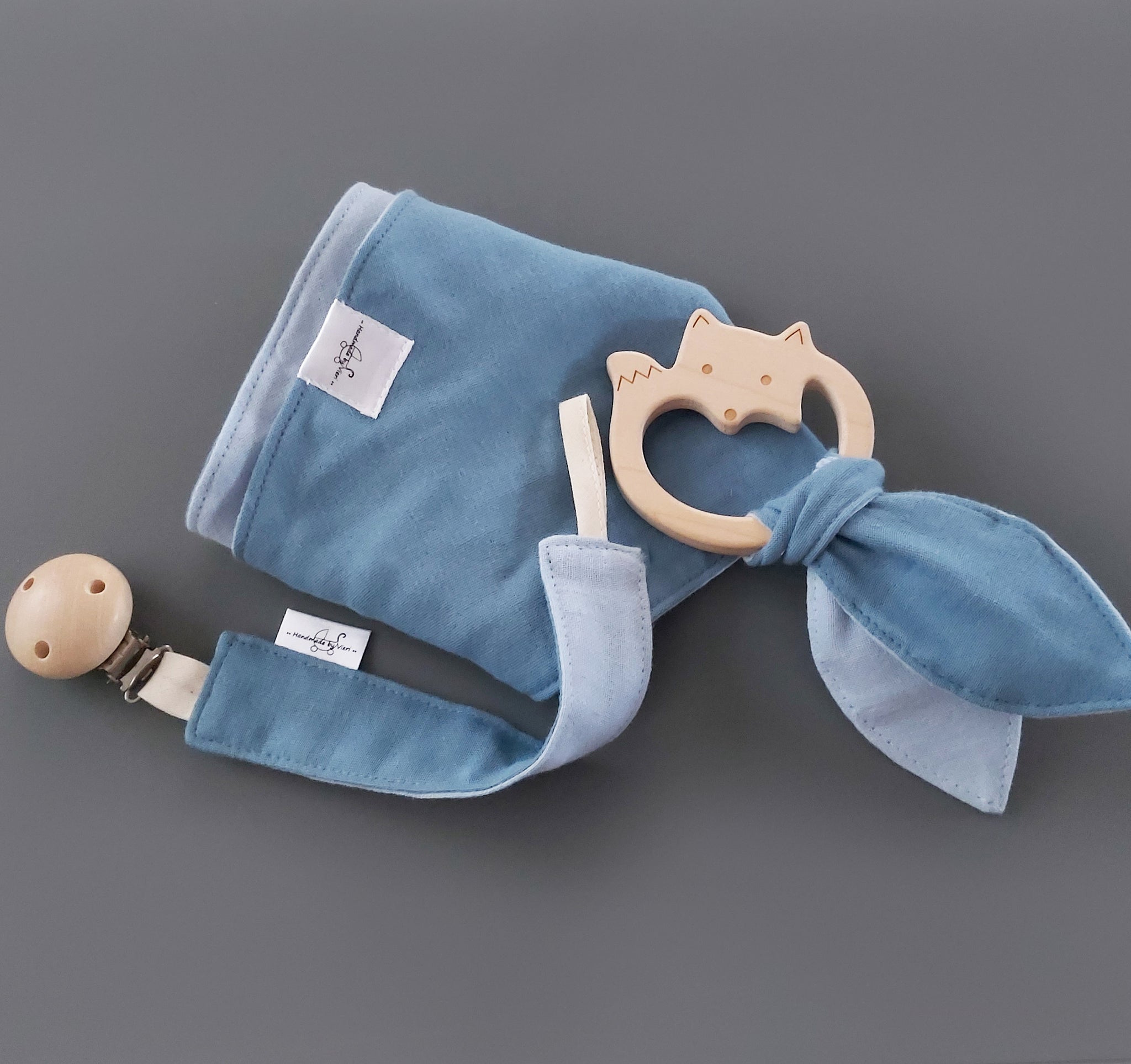 Baby Geschenkset für Mädchen 5-teilig: Halstuch, Greifling mit Knistertuch, Musselintuch, Schnullerkette und Babykarte, Geschenk zur Geburt, personalisiertes Geschenk, blue shadow/babyblau