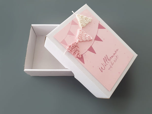 Personalisierte Baby Geschenkbox 3-teilig mit Knisterohren - Girlande, rosa