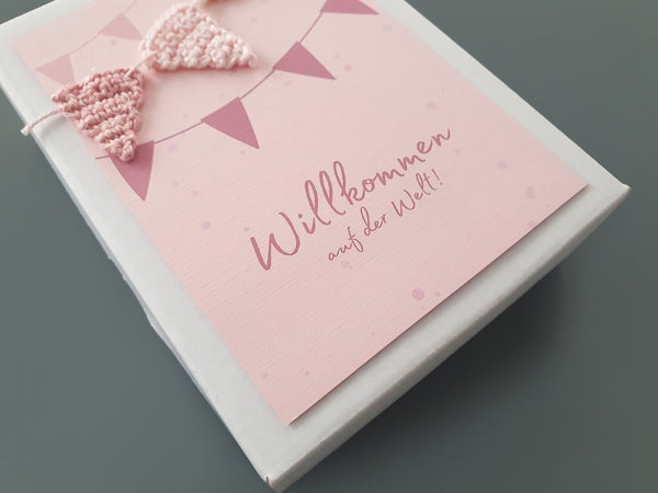 Personalisierte Baby Geschenkbox 3-teilig mit Knisterohren - Girlande, rosa
