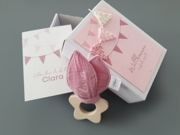 Personalisierte Baby Geschenkbox 3-teilig mit Knisterohren - Girlande, rosa