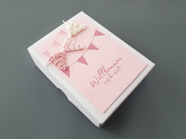 Personalisierte Baby Geschenkbox 4-teilig - Girlande, rosa