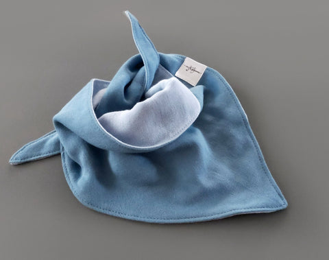 Personalisiertes Musselin Halstuch - Lätzchen für Babys und Kleinkinder mit Namen bestickt, Bandana, Dreiecktuch, blue shadow (denimblau) &amp; hellblau
