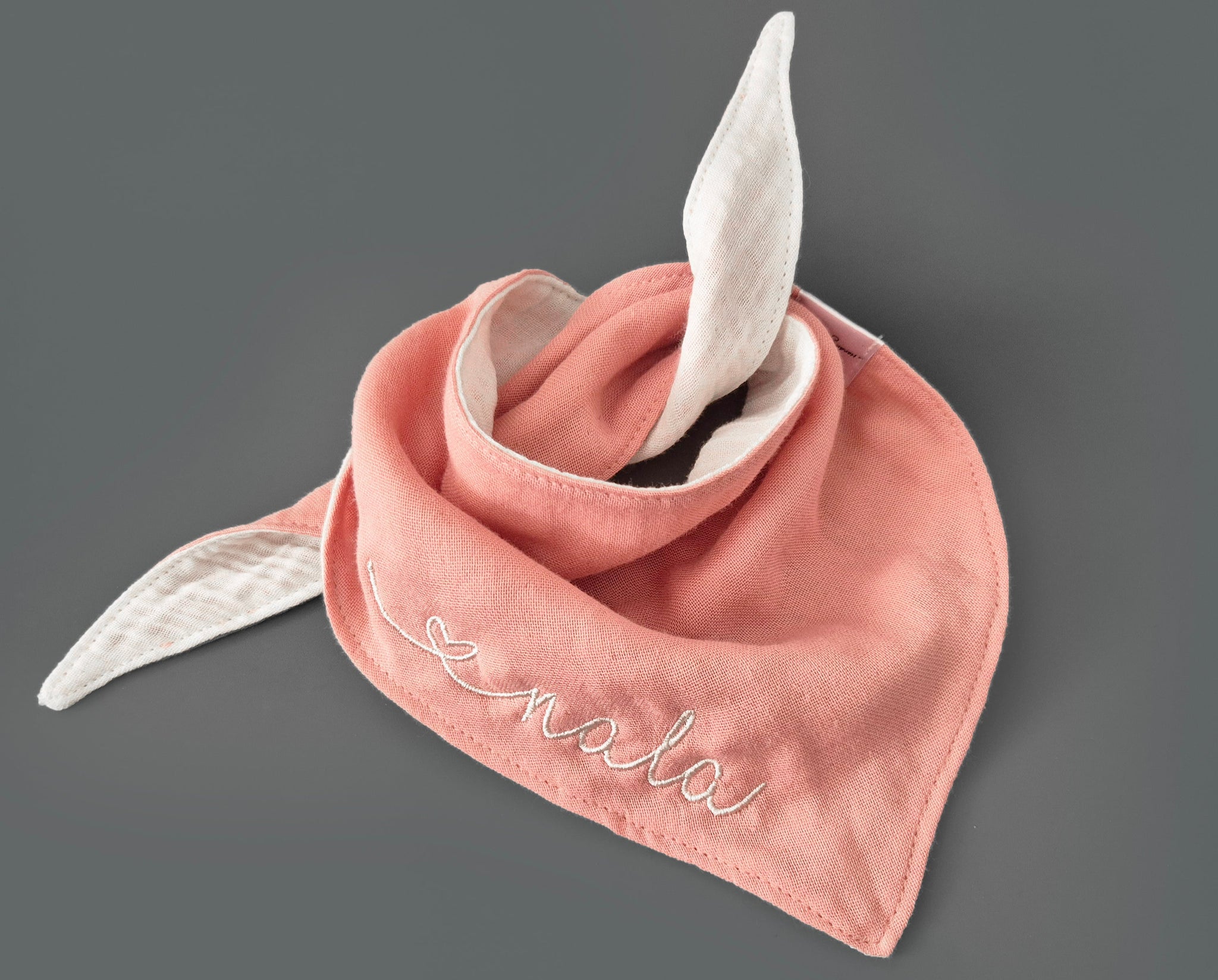 Dreieckstücher für Babys - Dreiecktuch aus Musselin mit Namen bestickt, lachs und beige