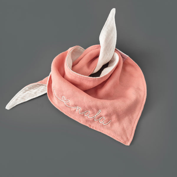 Dreieckstücher für Babys - Dreiecktuch aus Musselin mit Namen bestickt, altrosa und deco rose (bordeaux) - handmadebyvieri