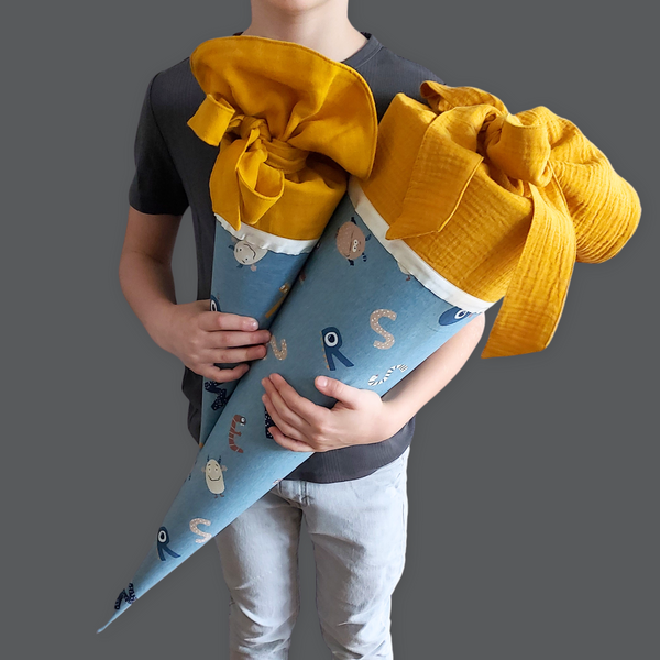 Kleine Schultüten für Geschwister - personalisierte Zuckertüte - ABC Monster in senf/blau