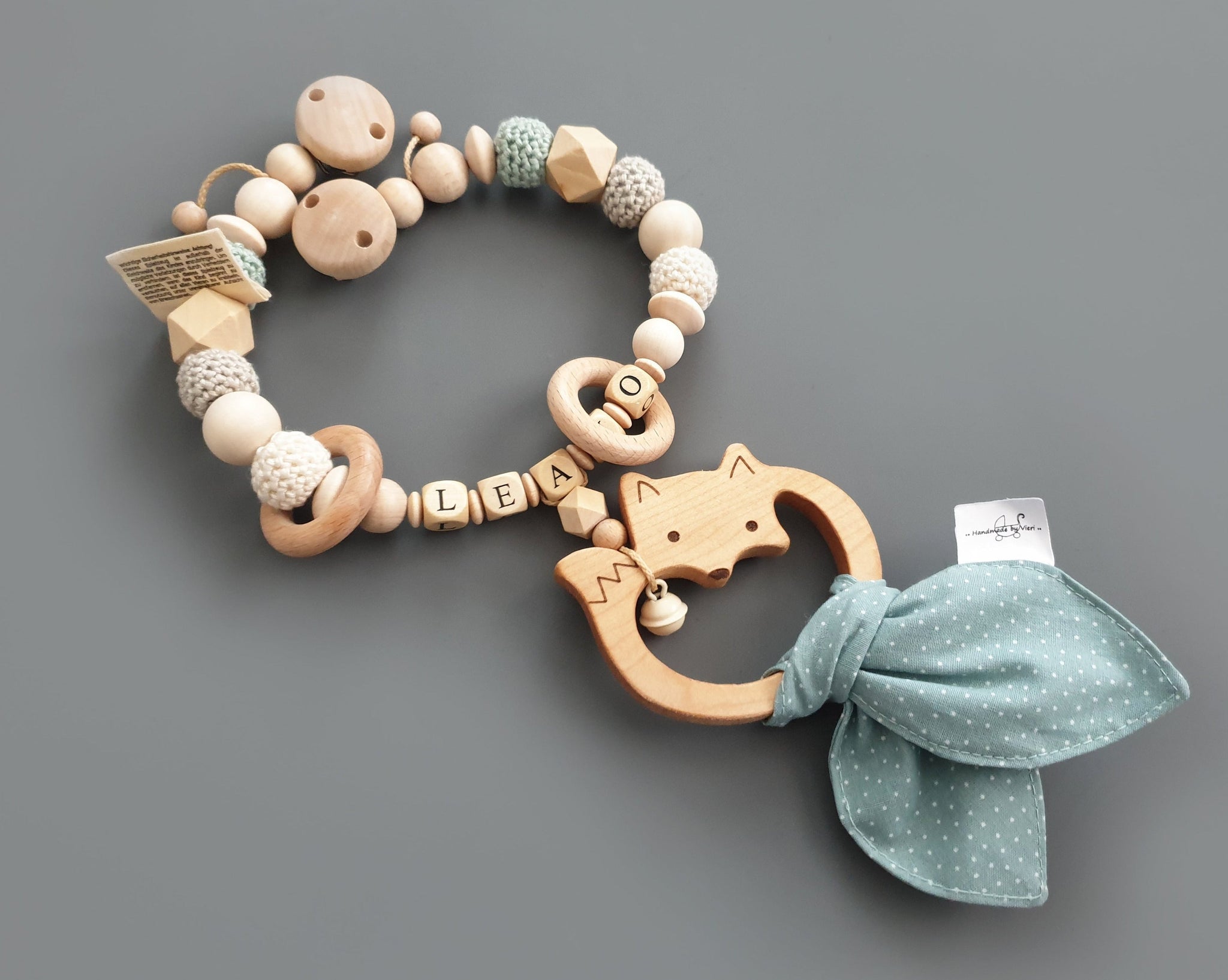 Kinderwagenkette mit Knisterohren mit Namen - Fuchs, grün