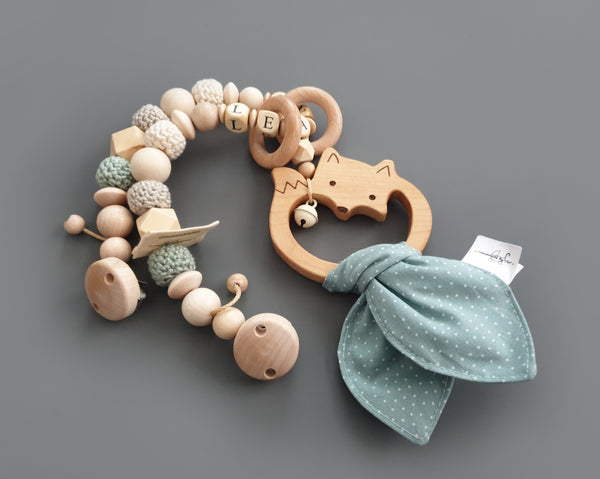 Kinderwagenkette mit Knisterohren mit Namen - Fuchs, grün