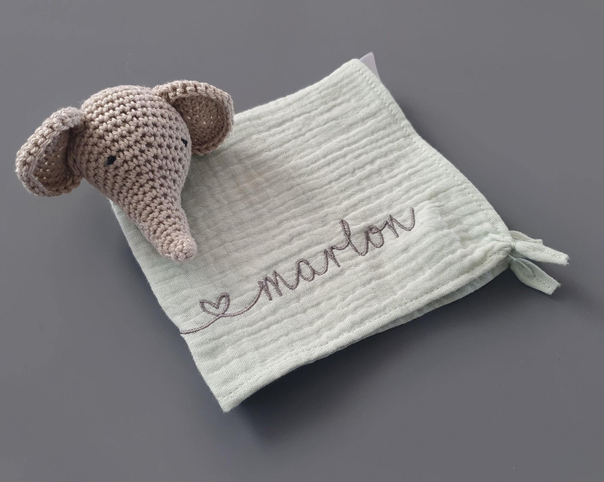 Personalisiertes Schmusetuch aus Bio Musselin - Elefant in sand und couldblue