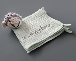 Personalisiertes Schmusetuch aus Bio Musselin - Schaf in couldblue