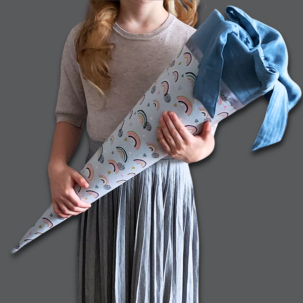Personalisierte Schultüte - Regenbogen in blau/grau