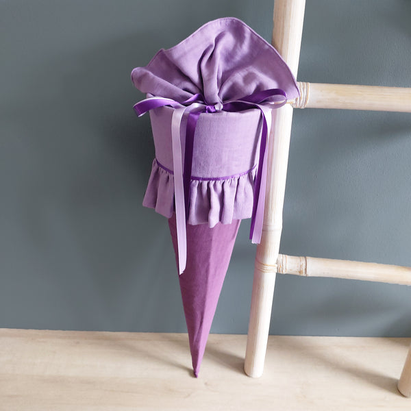 Personalisierte Schultüte aus Musselin in lila für Mädchen - Stoffschultüte mit Name zur Einschulung