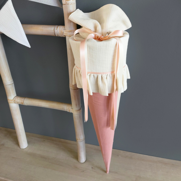 Schultüte mit Rüsche aus Stoff - personalisierte Schultüte in zarten Farben, 70cm