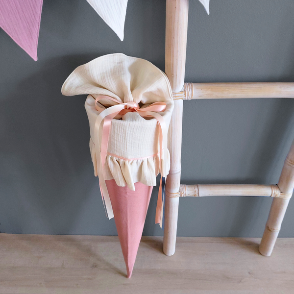 Schultüte mit Rüsche aus Stoff - personalisierte Schultüte in zarten Farben, 70cm