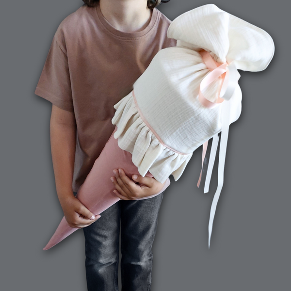 Schultüte mit Rüsche aus Stoff - personalisierte Schultüte in zarten Farben, 70cm