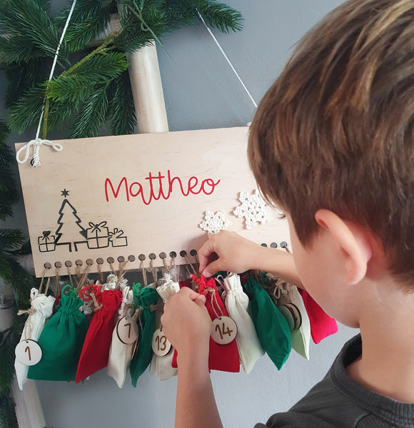 Personalisierter Adventskalender für Kinder aus Holz - Adventskalender zum Befüllen mit Baumwollsäckchen 15x10 cm