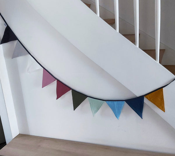Bunte Girlande für ein Kinderzimmer oder Babyzimmer