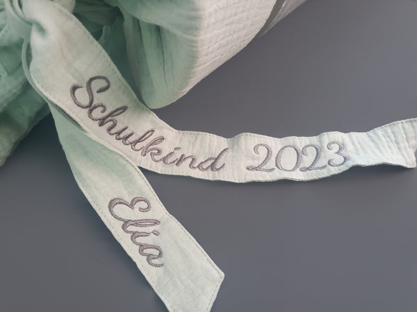 Personalisierte Schultüte - Dreiecke in grün