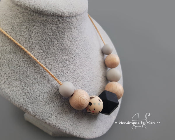 Stillkette/ Halskette - beige mit Muster - handmadebyvieri