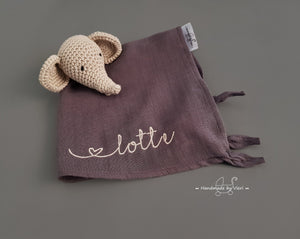 Personalisiertes Schmusetuch aus Bio Musselin - Elefant in sand und rabbit
