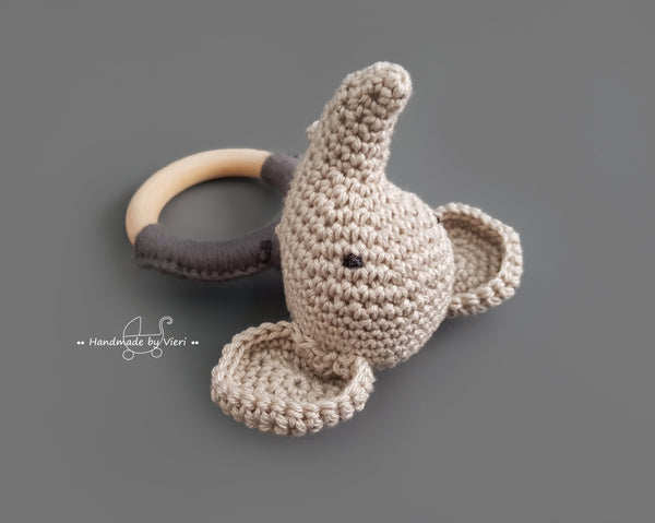 Babyrassel Elefant