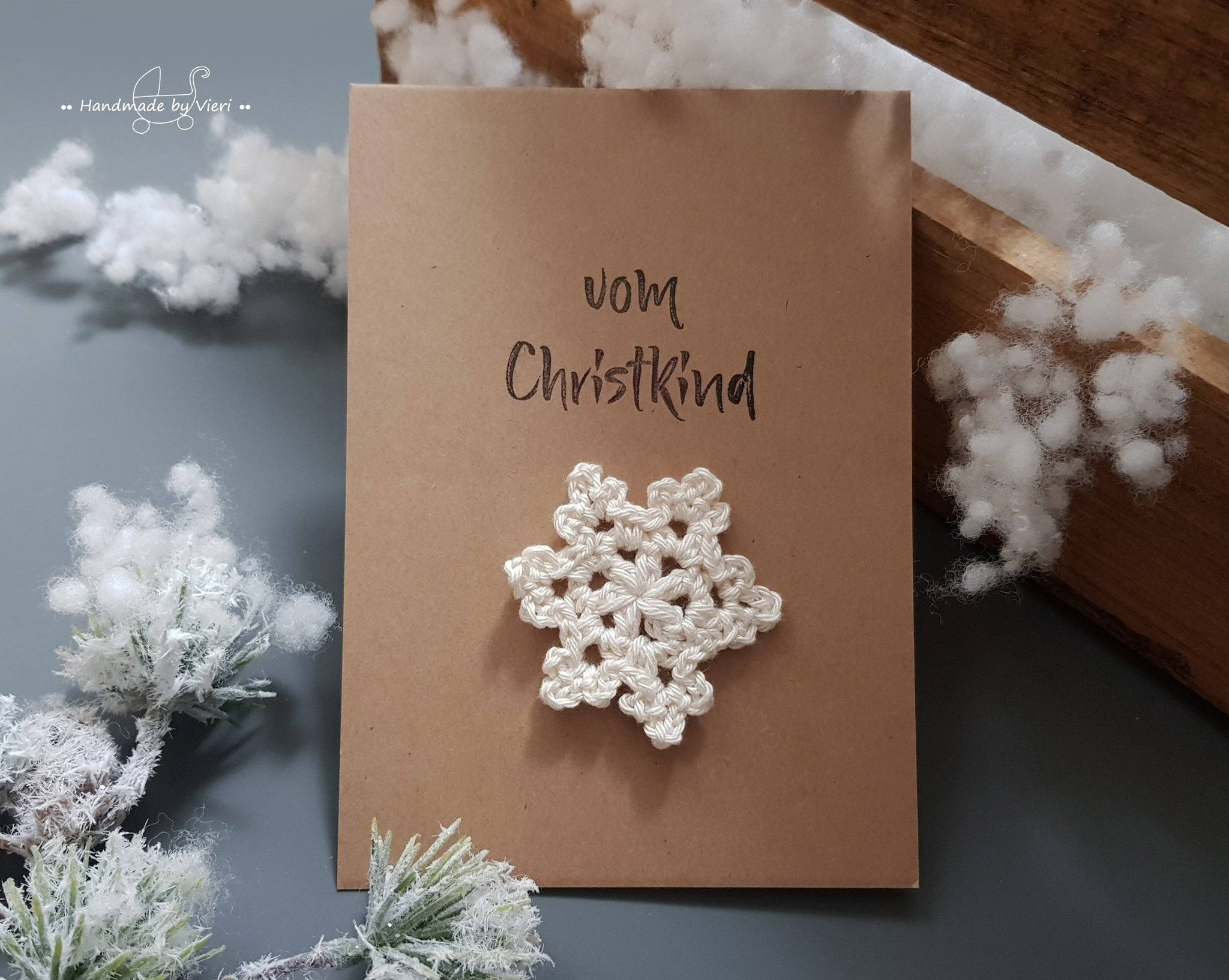 Handgemachte Weihnachtskarte - Schneeflocke in beige, vom Christkind