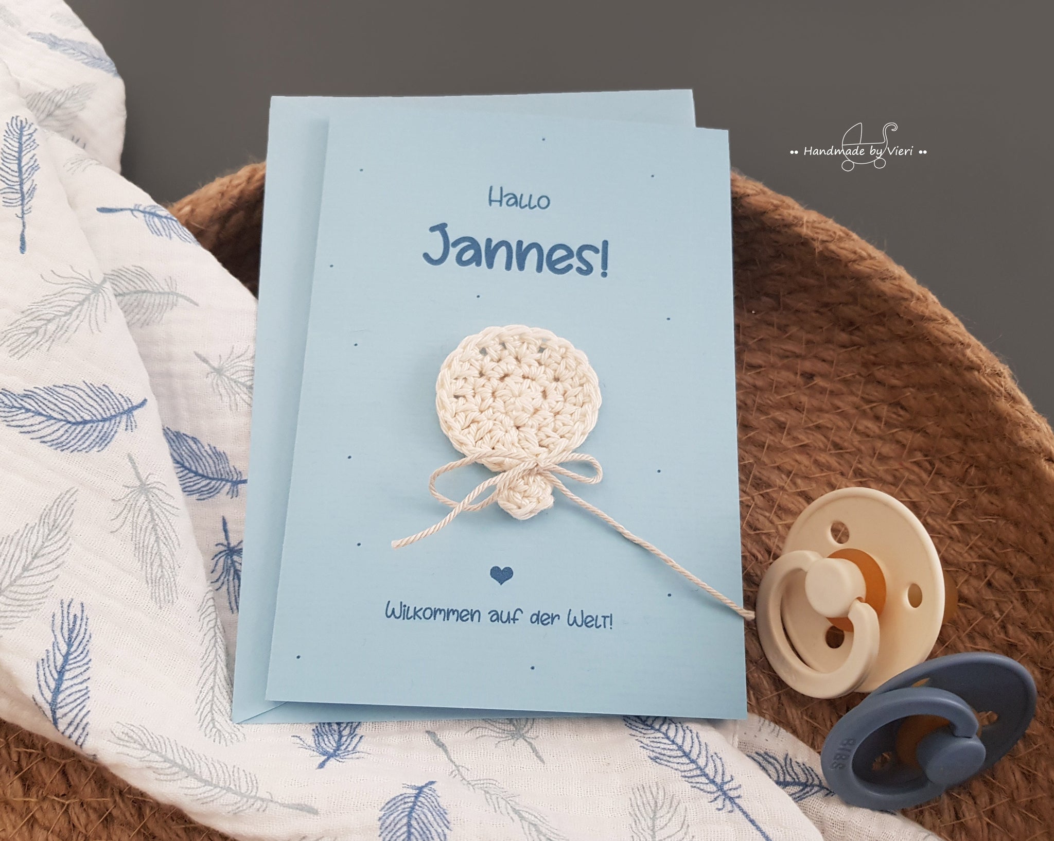 Personalisierte Geburtskarte - Luftballon in blau/beige