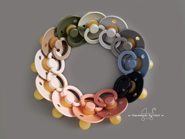 Schnullerkette ohne Namen – rosa/grau - handmadebyvieri