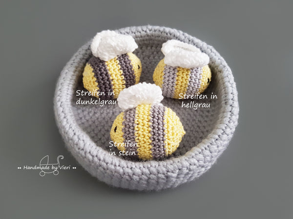 Anhänger mit Name - Biene mit integrierter Rassel - handmadebyvieri