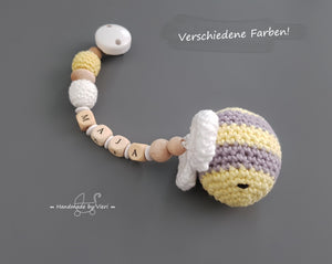 Anhänger mit Name - Biene mit integrierter Rassel - handmadebyvieri