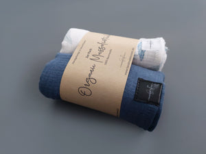 Personalisierte Musselin Schmusetücher in weiß mit Federn - 2er-Set Bio blau/ weiss