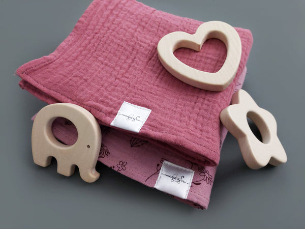 Personalisierte Musselin Schmusetücher mit Blümchen - 2er-Set Bio altrosa/bordeaux