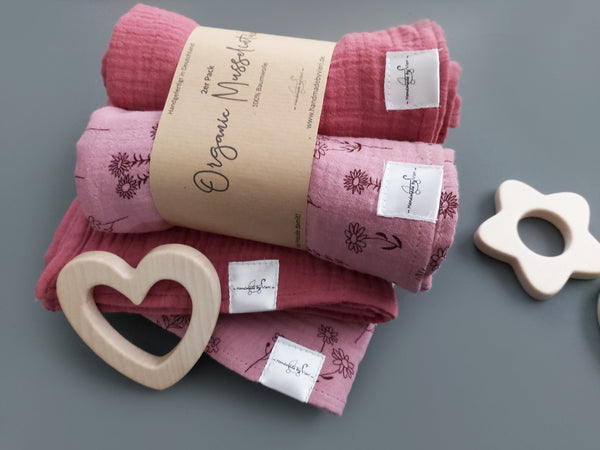 Personalisierte Musselin Schmusetücher mit Blümchen - 2er-Set Bio altrosa/bordeaux