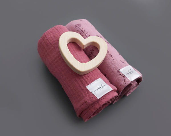 Personalisierte Musselin Schmusetücher mit Blümchen - 2er-Set Bio altrosa/bordeaux