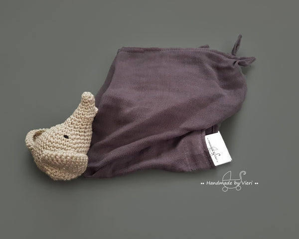 Personalisiertes Schmusetuch aus Bio Musselin - Elefant in sand und rabbit