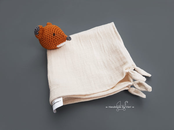 Personalisiertes Schmusetuch aus Bio Musselin - Fuchs in rost und beige