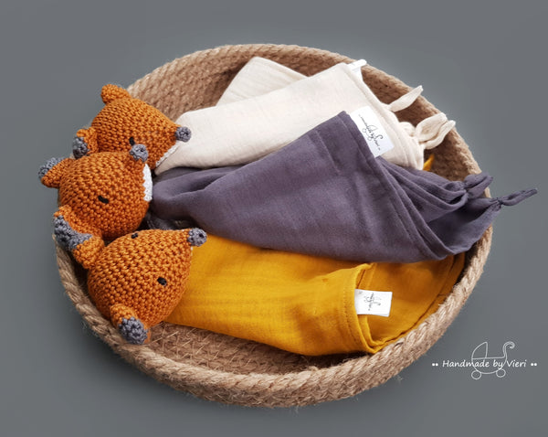 Personalisiertes Schmusetuch aus Bio Musselin - Fuchs in rost und beige