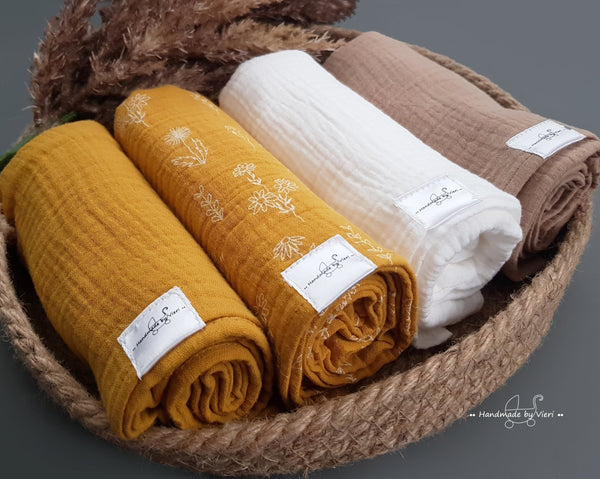 Personalisierte Musselin Schmusetücher mit Blümchen - 2er-Set Bio altrosa/bordeaux