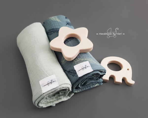 2er Pack Musselin mit Holzfigur mit/ohne Namen - aqua grün/ türkis Federn - handmadebyvieri