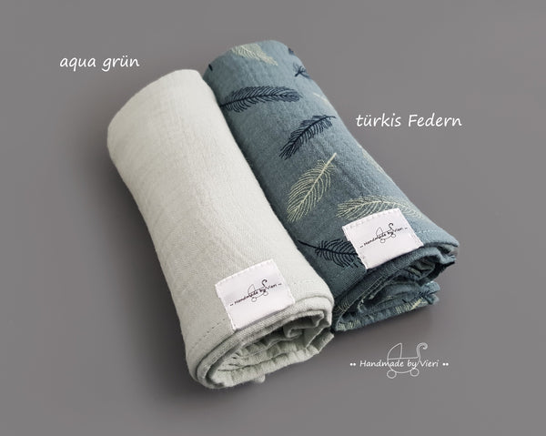 2er Pack Musselin mit Holzfigur mit/ohne Namen - aqua grün/ türkis Federn - handmadebyvieri