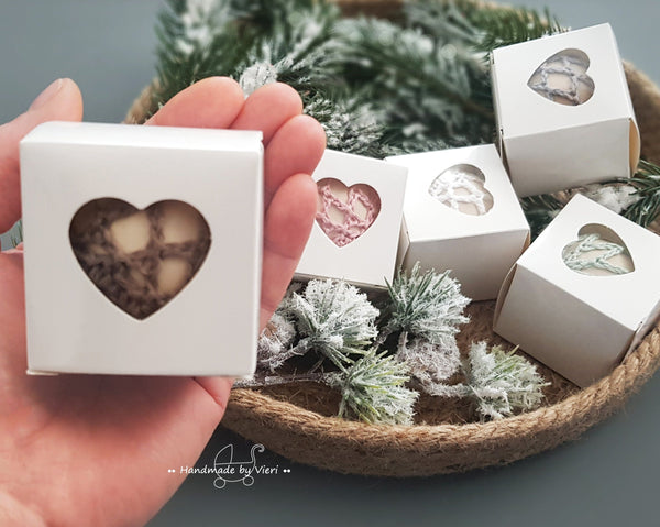Handgemachte Weihnachtskugel aus Holz mit Geschenkschachtel- rund, hellbraun